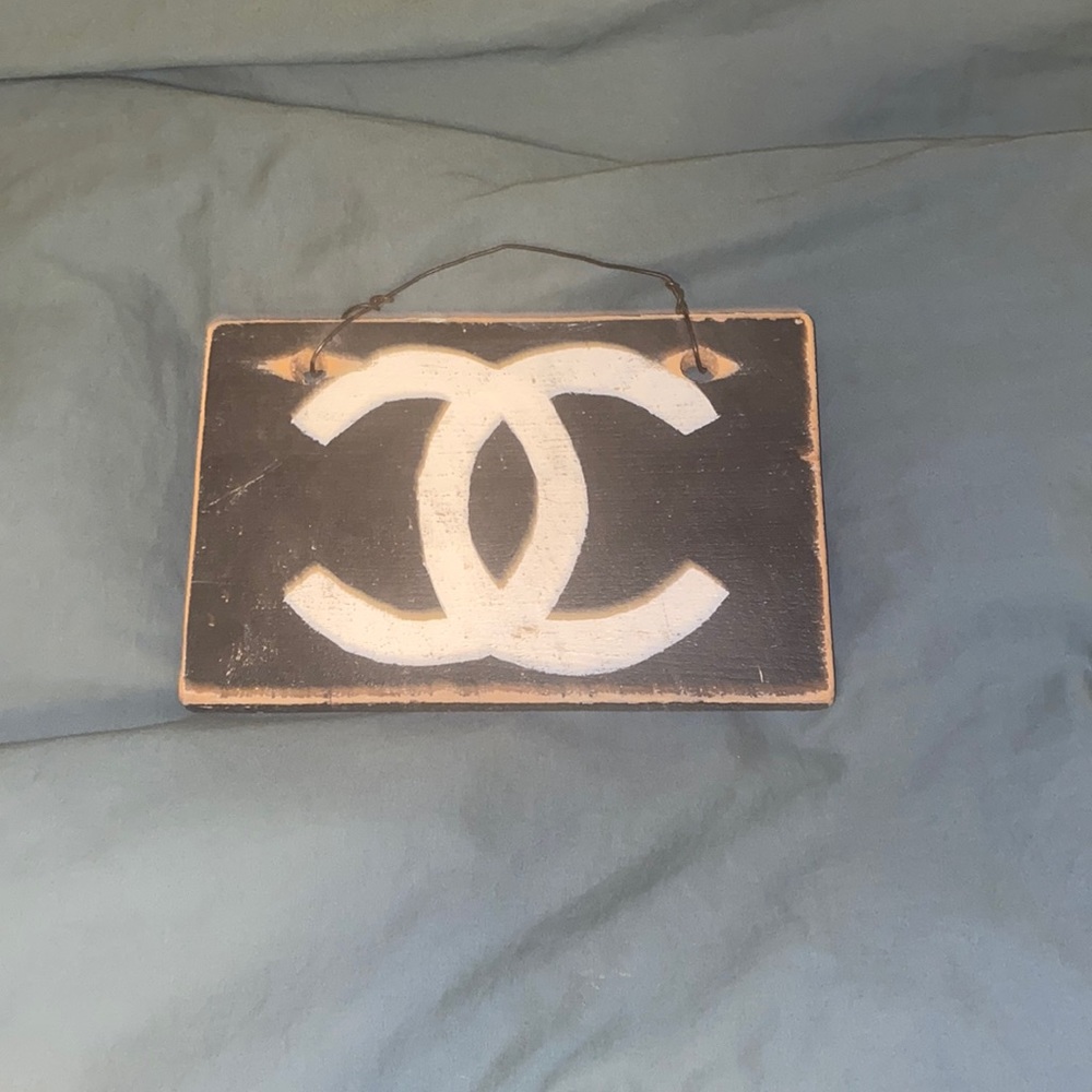 Wall hanger